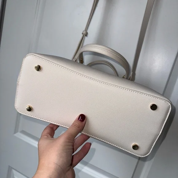 Elegant Cream Handbag - Picture 2 of 4